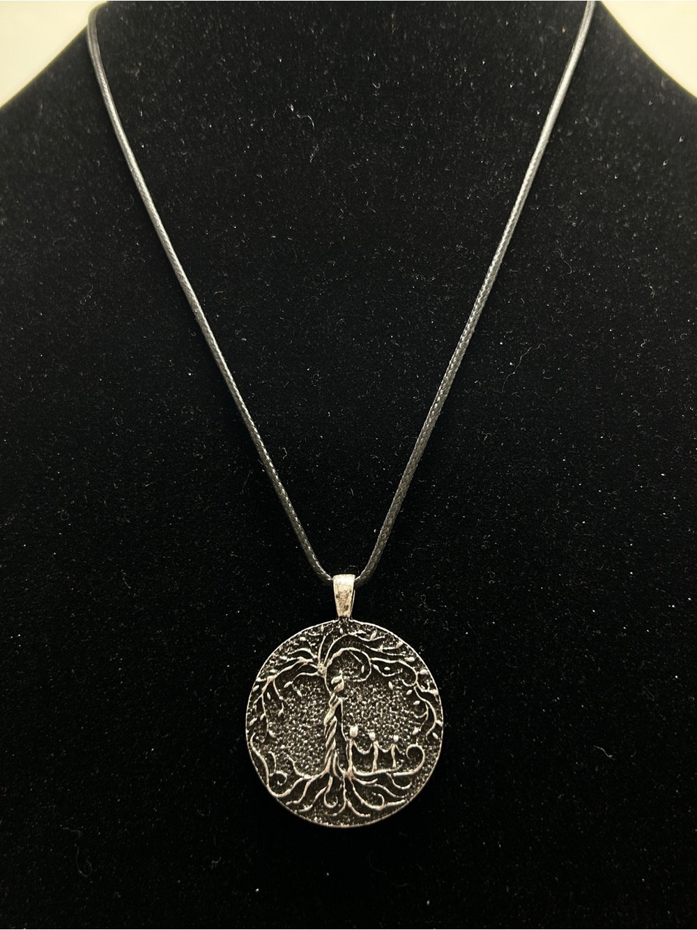 Gleamart, Antiqued Silver Tree Of Life Medallion Mother Children